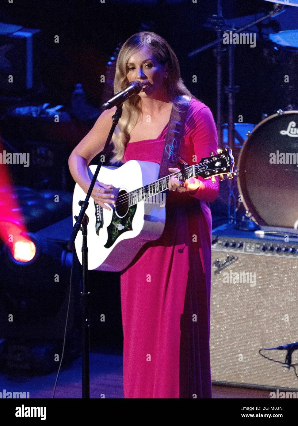Carly Pearce si esibisce al 14° Annual ACM Honors al Ryman Auditorium di mercoledì 25 agosto 2021, a Nashville, Tenn. Foto: ImageSPACE/Sipa USA Foto Stock