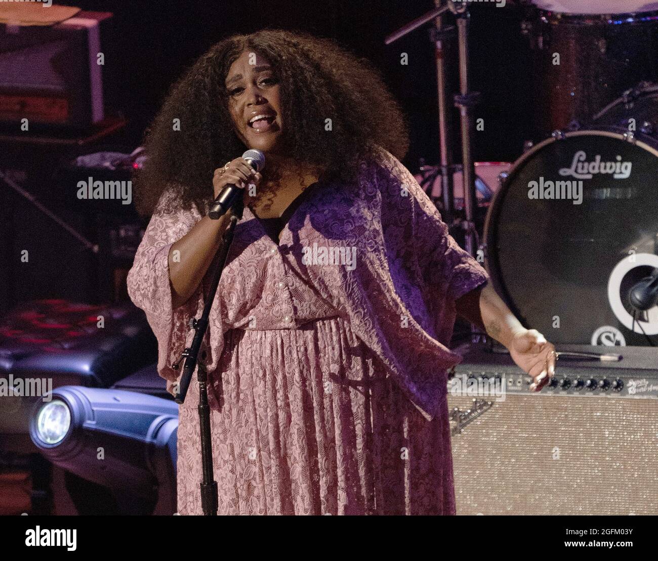 Brittney Spencer si esibisce al 14° Annual ACM Honors al Ryman Auditorium di mercoledì 25 agosto 2021, a Nashville, Tenn. Photo: ImageSPACE/Sipa USA Foto Stock