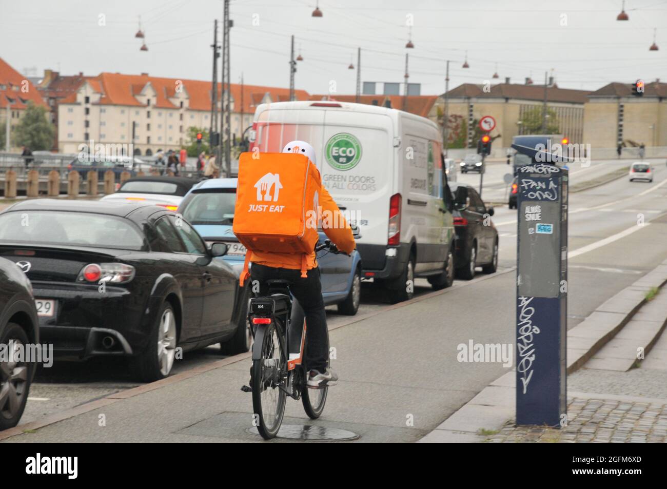 Copenaghen, Danimarca., 26 agosto 2021, basta mangiare cibo deivery bike rider a Copenaghen capitale danese. (Foto..Francis Joseph Dean/Dean Pictures) Foto Stock