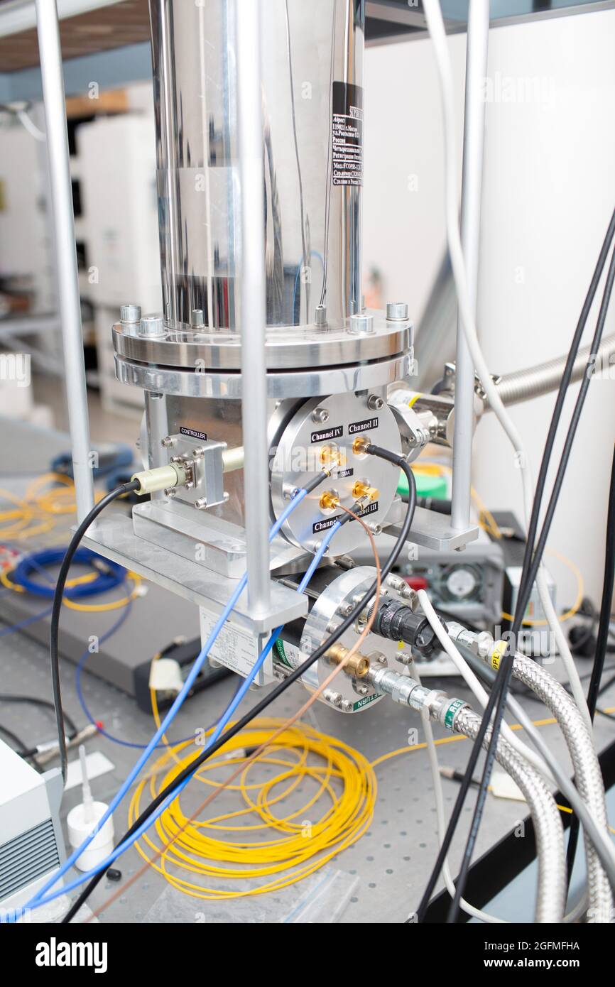 Rilevatore di fotoni singolo in laboratorio scientifico senza persone. Foto Stock