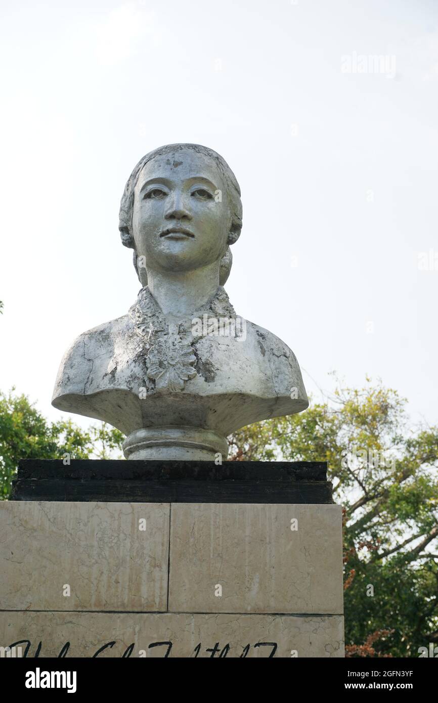 Monumento Kartini a Tulung Agung. Kartini è una delle eroi femminili indonesiane Foto Stock