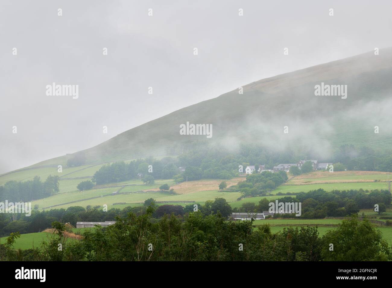 Blease cadde, nel distretto lacustre dell'Inghilterra, in una giornata nuvolosa. Foto Stock