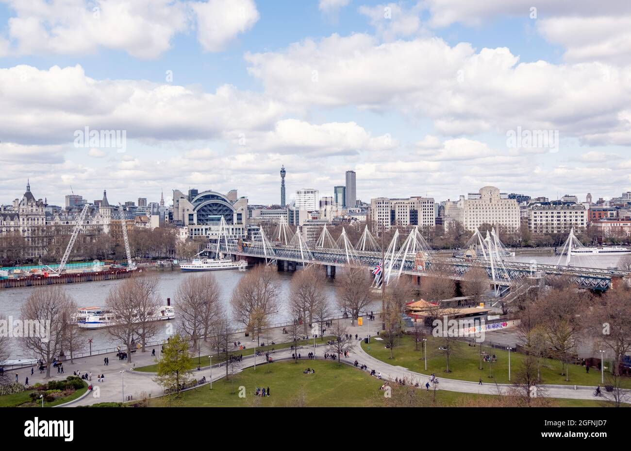 Una vista panoramica del Southbank, Waterloo e del tamigi a Londra, Regno Unito. Foto Stock