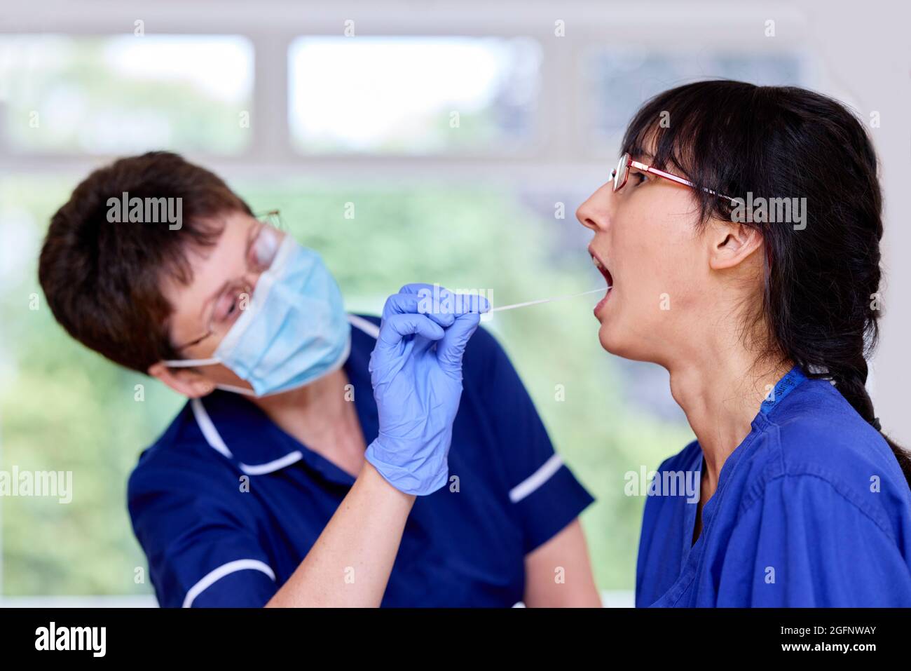 Test PCR infermiere Foto Stock