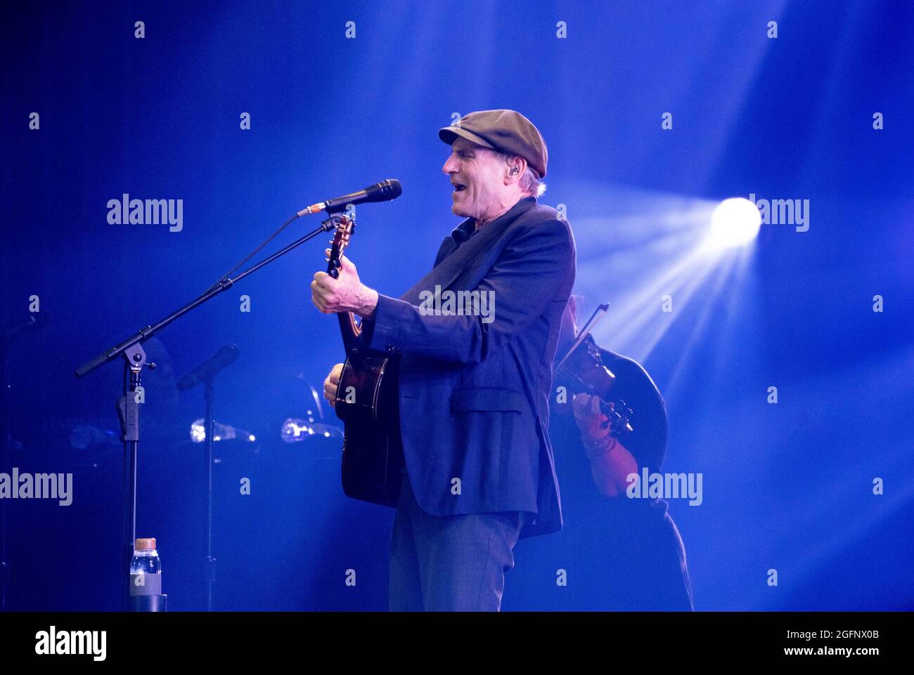 25 agosto 2021, Camden, New Jersey, USA: JAMES TAYLOR suona al BB&T Pavilion di Camden, New Jersey. Jackson Browne e TAYLOR sono in tour insieme. TAYLOR si unì a Browne sul palco verso la fine del suo set per cantare il pretendente, tra gli altri. Brown ha restituito il favore alla fine del set di TAYLORâ. Il figlio di TAYLORâ, Henry, è in tournée con la All Star Band. (Credit Image: © Jim Z. Rider/ZUMA Press Wire) Foto Stock