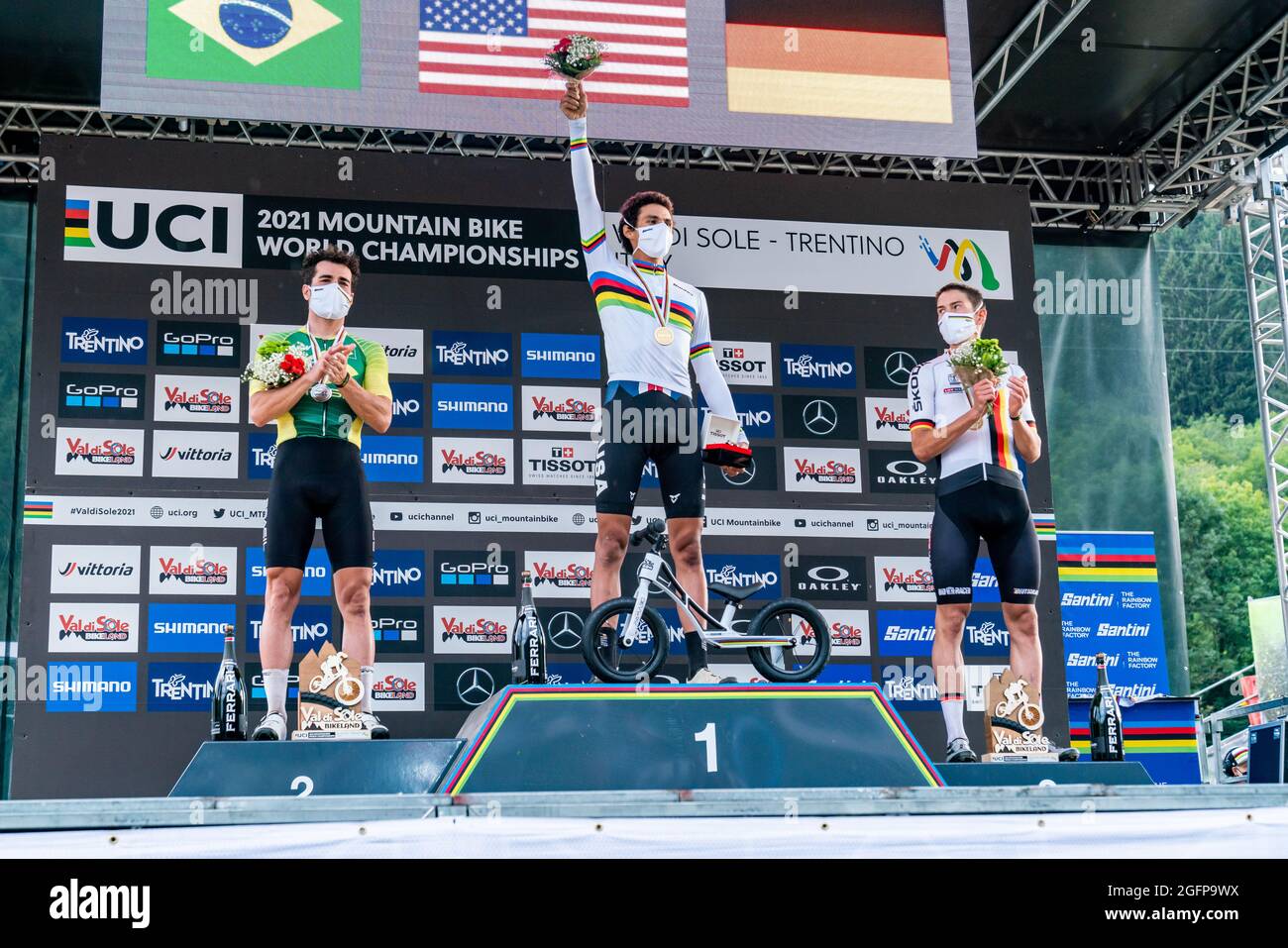 Podio elite Mens, 1° posto Christopher BLEVINS degli Stati Uniti, 2° posto Henrique AVANCINI del Brasile, 3° posto Maximilian BRANDL della Germania, durante il Cross Country Short Track XCC ai Campionati del mondo MTB 2021, evento Mountain Bike il 26 agosto 2021 in Val di Sole, Italia - Foto Olly Bowman / DPPI Foto Stock