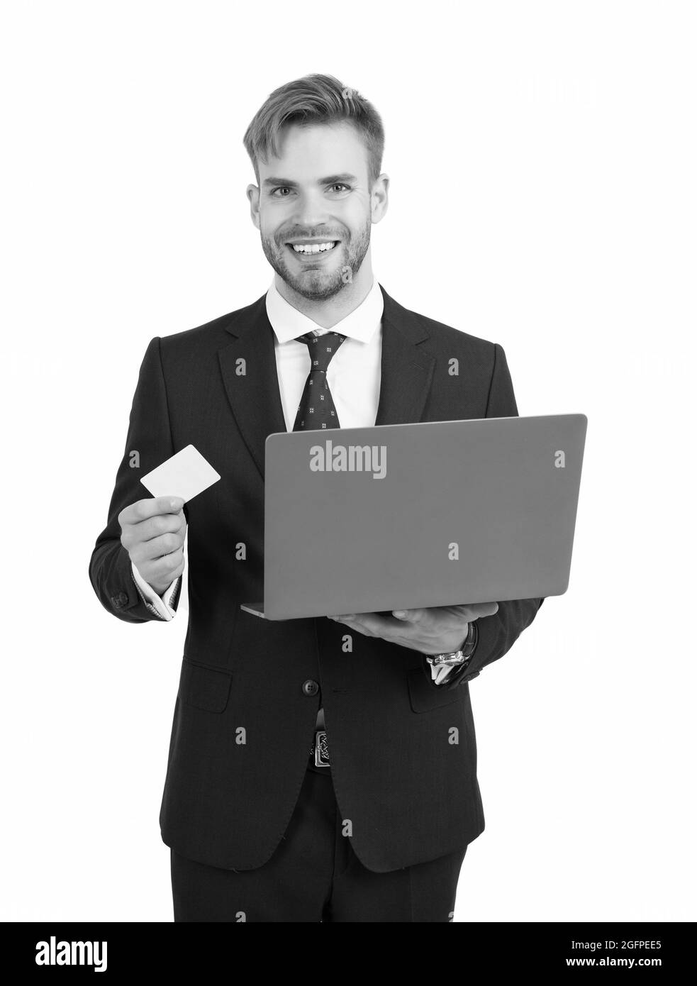 Ottieni di più a meno. Il venditore felice tiene la carta di sconto ed il laptop. Shopping online. Sconto sul prezzo. Offerta speciale. Vendita. Commercio elettronico. E-shop. E Foto Stock