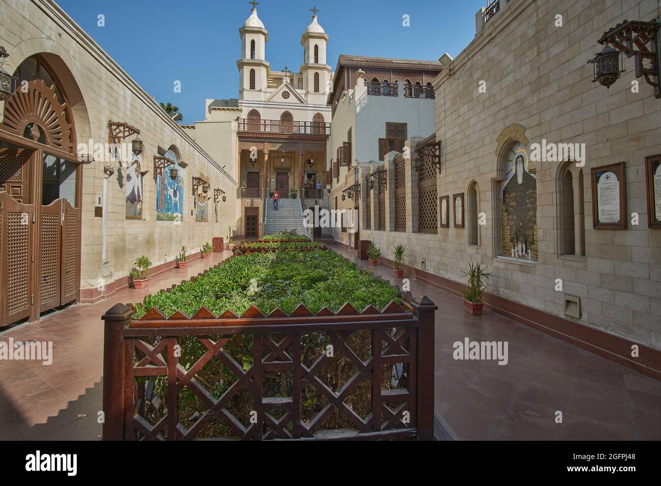 La chiesa sospesa (chiesa copta-ortodossa di Santa Vergine Maria) nel ...
