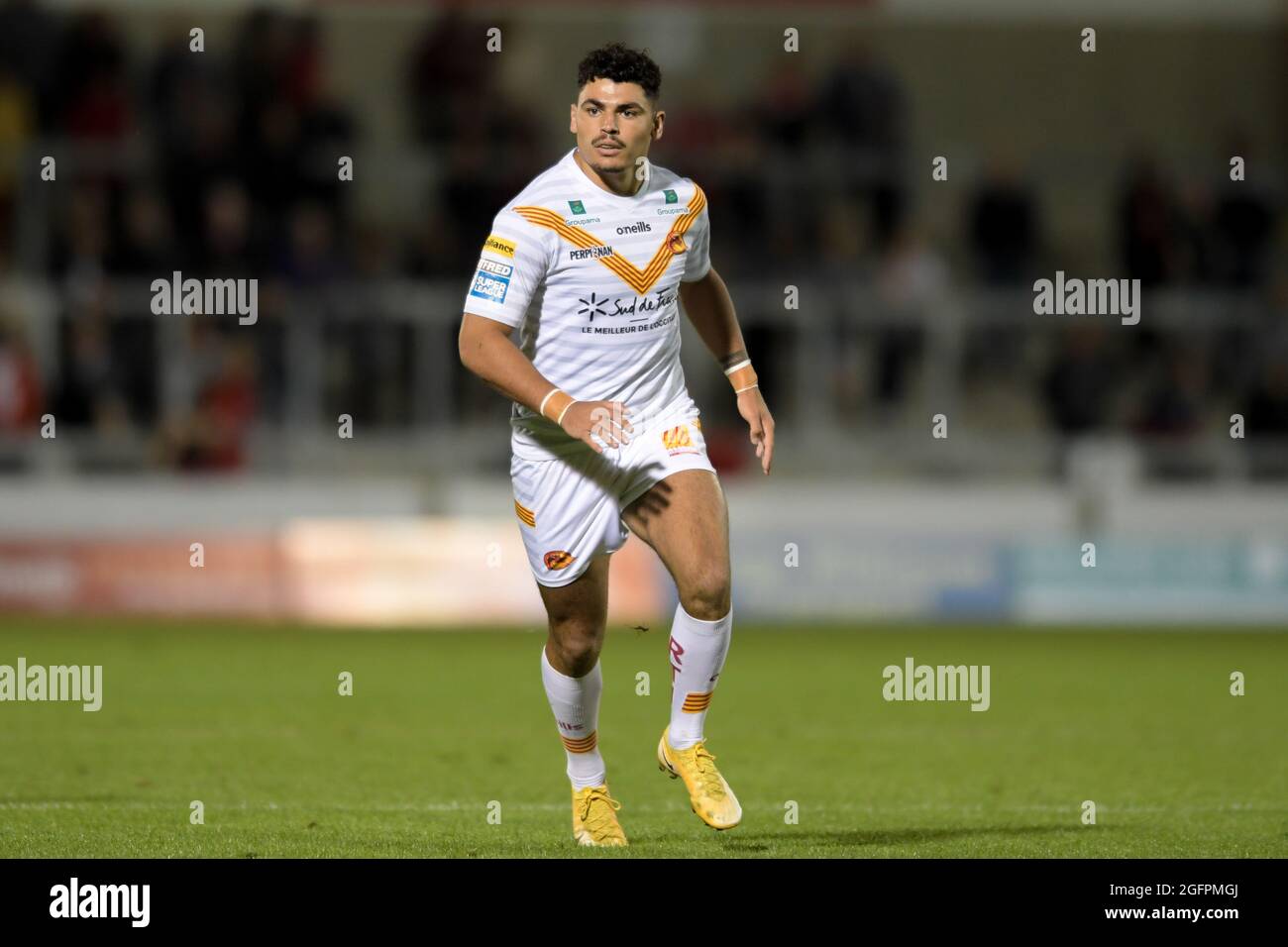 Eccles, Regno Unito. 26 agosto 2021. Mathieu Cozza (23) di Catalans Dragons in azione durante la partita a Eccles, Regno Unito il 26/8/2021. (Foto di Simon Whitehead/News Images/Sipa USA) Credit: Sipa USA/Alamy Live News Foto Stock