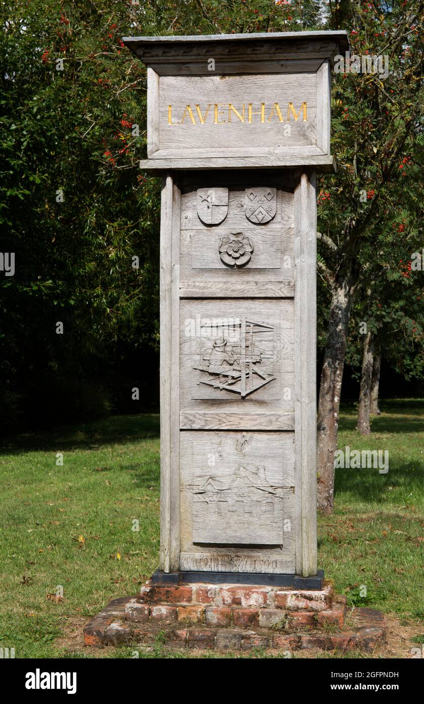 Targhetta in legno presentata dall'Istituto delle Donne Lavenham Suffolk Foto Stock