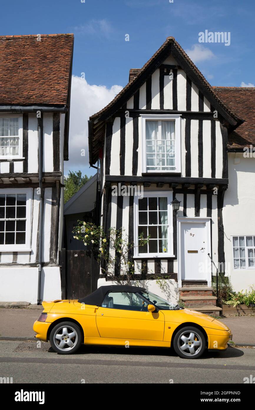 Yellow Lotus Elan Outside Timber incorniciata Cottage Lavenham Suffolk Foto Stock