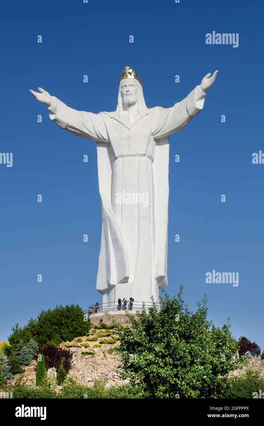 Świebodzin, Polonia 14 agosto 2021, figura di Gesù Cristo, la scultura allude alla statua di Cristo Redentore a Rio de Janeiro, che è 3 m. Foto Stock