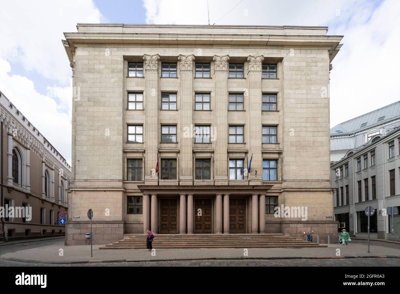 Riga, Lettonia. 22 agosto 2021. La vista esterna dell'edificio delle Finanze centrali e dell'Agenzia appaltante nel centro della città Foto Stock