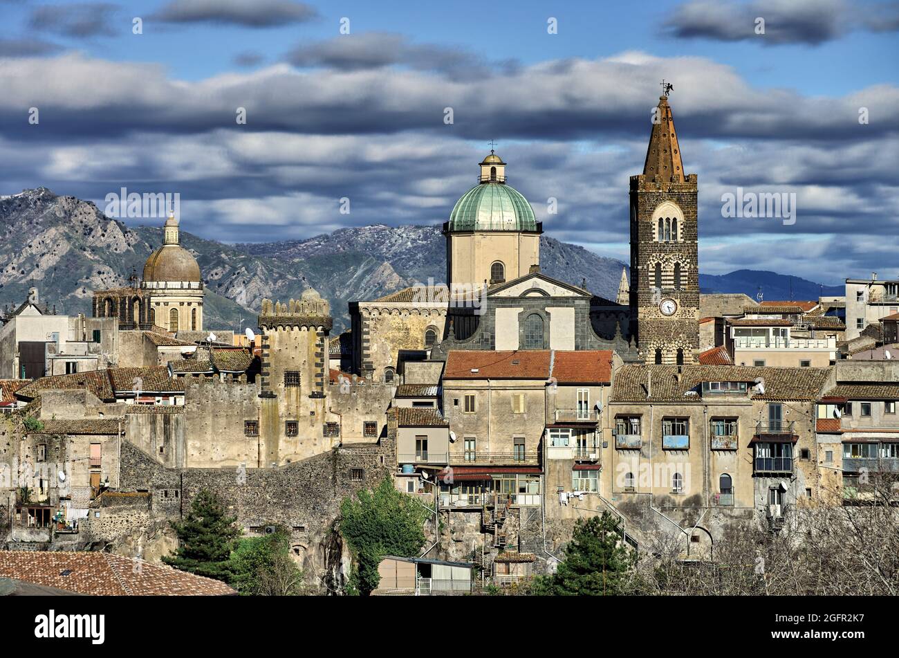 Città medievale di Randazzo, Sicilia, Italia Foto stock Alamy