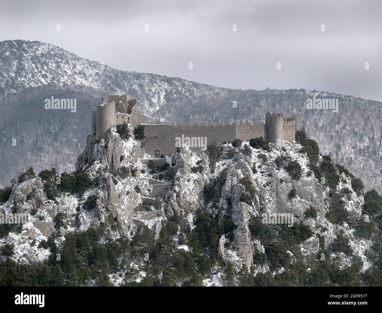 Francia. Aude (11) Castello catare di Puilaurens sotto la neve Foto Stock