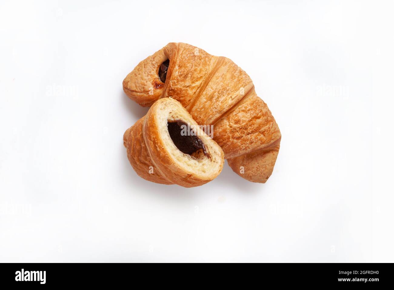 Croissant tradizionale su un isolato sfondo studio Foto Stock