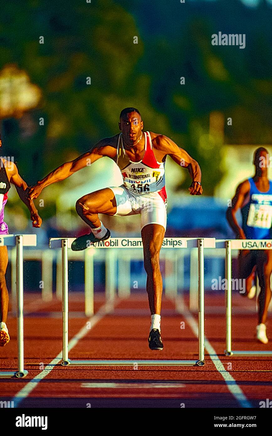 Kevin Young (USA) in competizione negli ostacoli da 400 metri ai Campionati USA Outdoor Track and Field 1993 Foto Stock