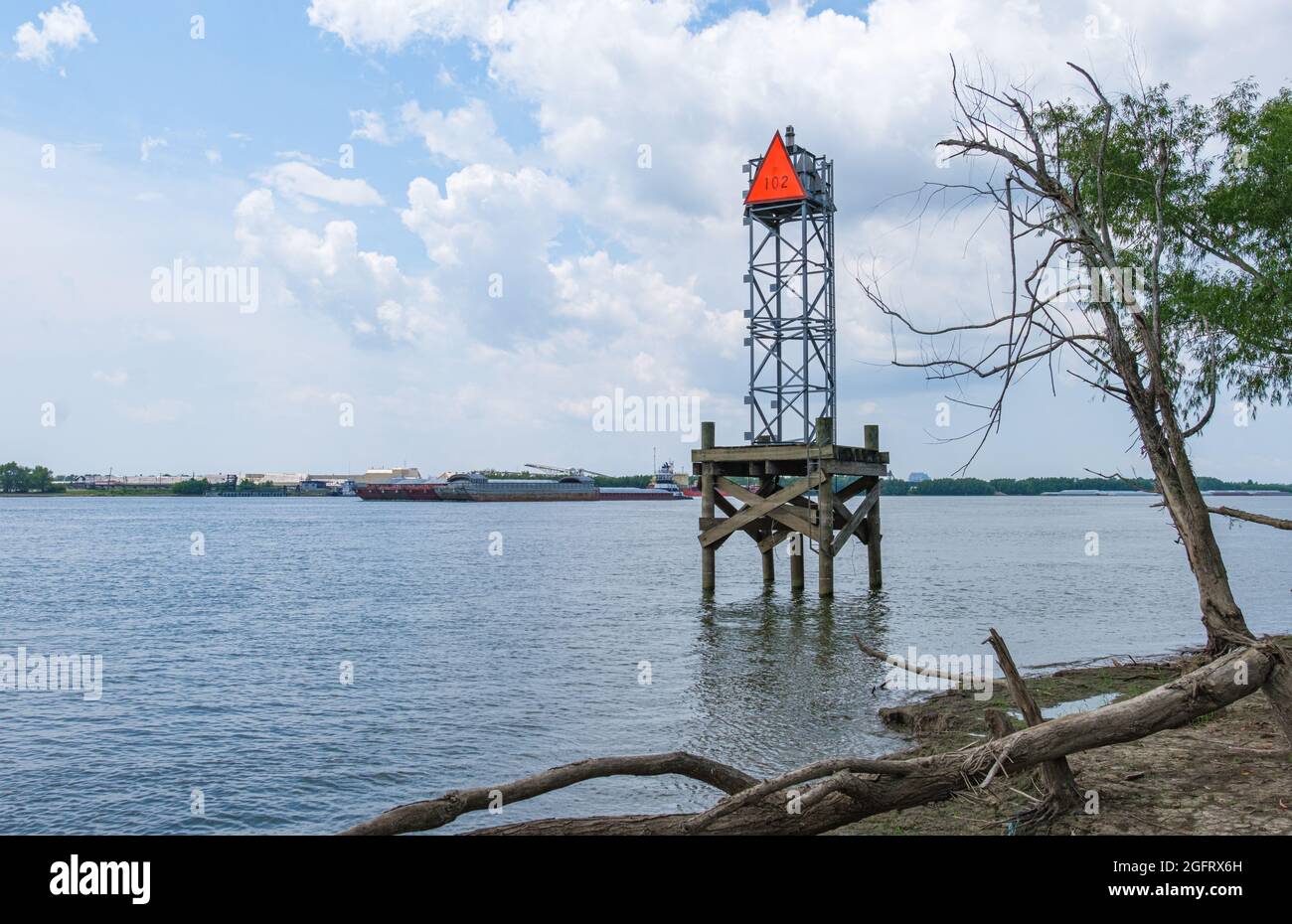 Mile Marker 102 sul fiume Mississippi a New Orleans, Louisiana, USA Foto Stock