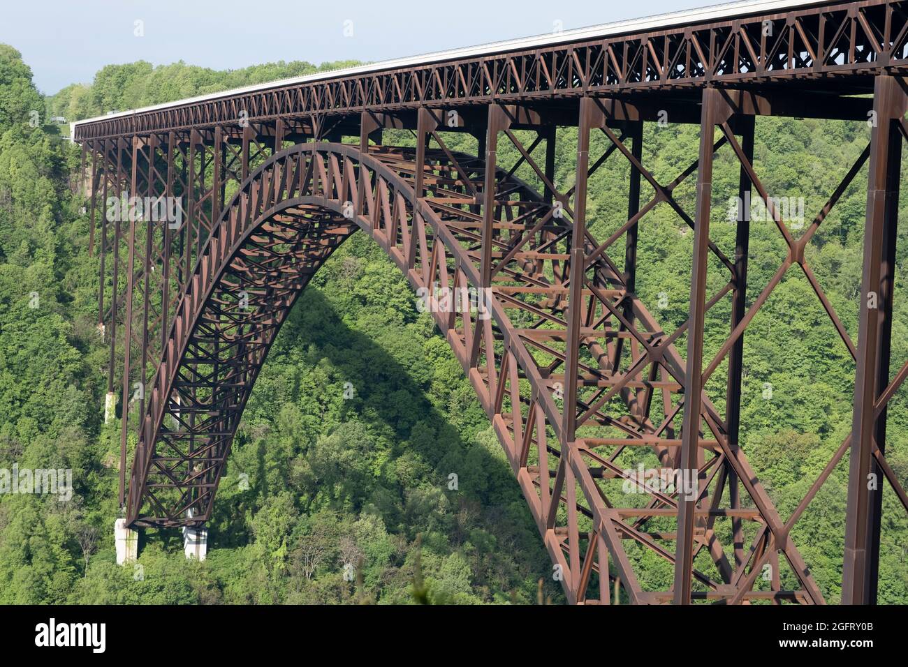 New River Gorge Bridge, West Virginia, autostrada US 19. La più lunga estensione in acciaio nell'emisfero occidentale. Foto Stock