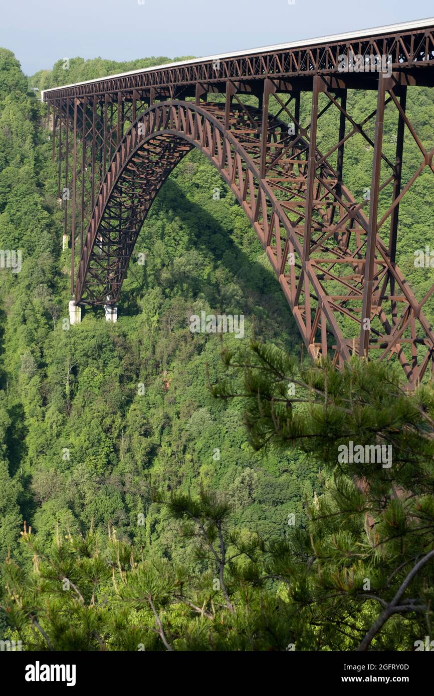 New River Gorge Bridge, West Virginia, autostrada US 19. La più lunga estensione in acciaio nell'emisfero occidentale. Foto Stock
