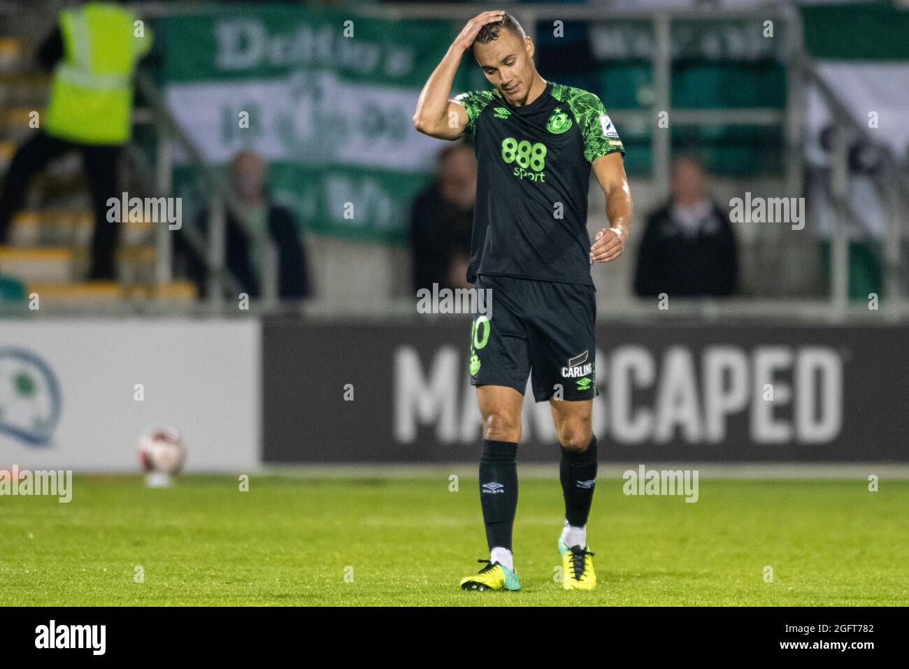 Dublino, Irlanda. 26 agosto 2021. Graham Burke di Shamrock ha deluso durante i Play-off della UEFA Europa Conference League, seconda partita tra Shamrock Rovers e FC Flora Tallinn al Tallaght Stadium di Dublino, Irlanda, il 26 agosto 2021 (foto di Andrew SURMA/SIPA USA). Credit: Sipa USA/Alamy Live News Foto Stock