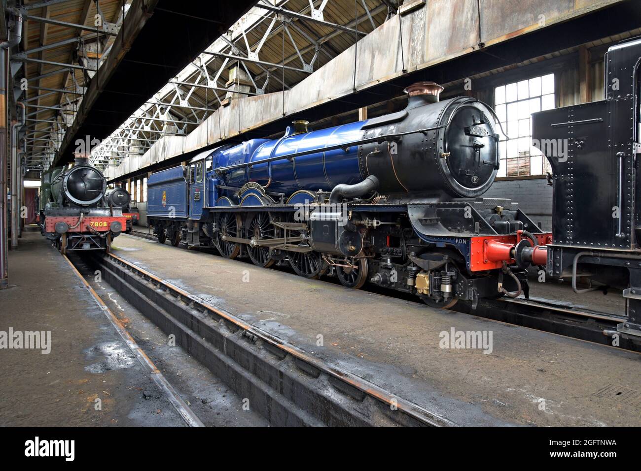Great Western Railway Steam loco 6023 ‘King Edward II’ in BR Blue livrea al Didcot Railway Centre, Oxfordshire Foto Stock
