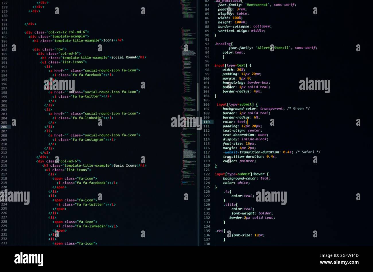 sviluppatore python, java script, html, css codice sorgente sullo schermo del monitor. scrittura script dello sviluppatore software. programmazione programmi. programmazione programmatore codice di editing Foto Stock