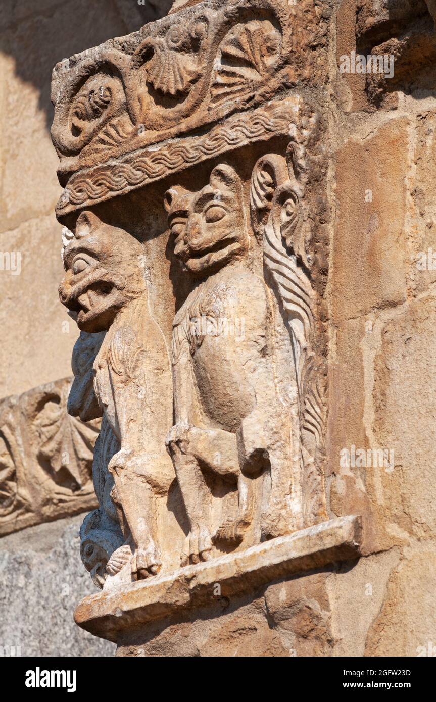 Italia, Lombardia, Pavia, Basilica di San Michele maggiore, facciata particolare Foto Stock