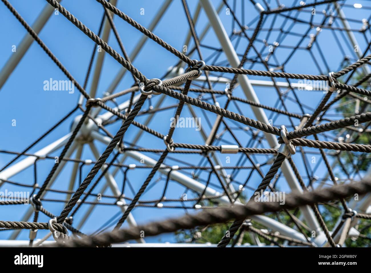 Impalcatura, piramide di arrampicata, immagine simbolica rete, networking, nodo, sollevatore, Foto Stock