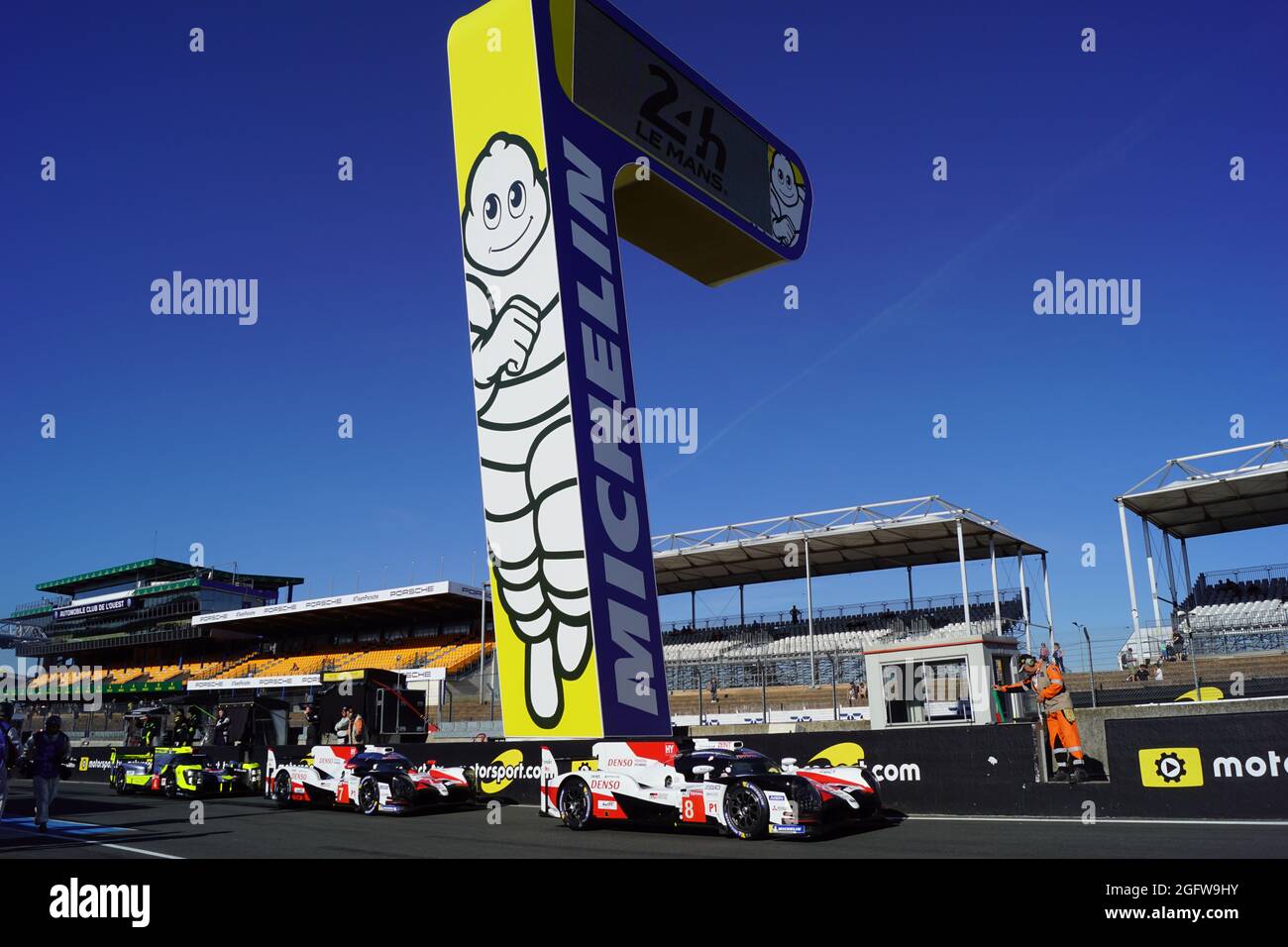 La Torre Michelin, situato alla fine della pitlane al Circuit de la Sarthe, le Mans, Francia Foto Stock