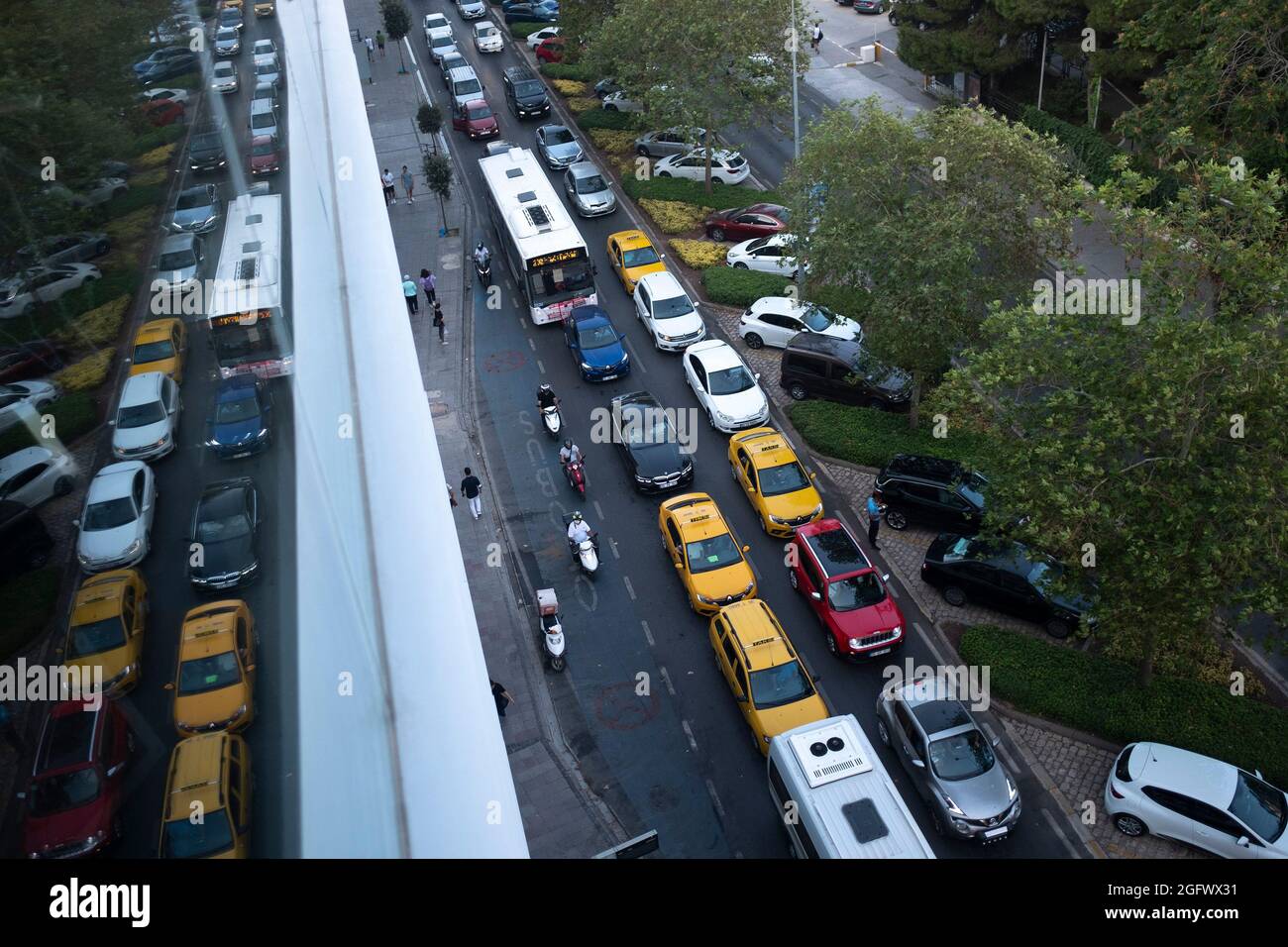 Izmir, Izmir, Turchia. 26 agosto 2021. Traffico scena dal centro della città dopo il lavoro in una settimana a Izmir, Turchia. (Credit Image: © Uygar ozel/ZUMA Press Wire) Foto Stock