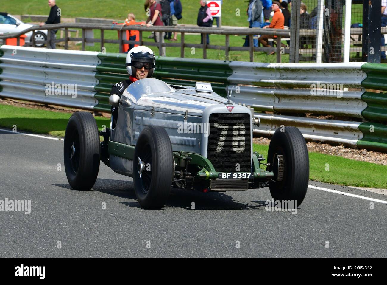 William Irving, Alvis Silver Eagle, Alvis Centenary Race, Bob Gerard Memorial Trophy Races Meeting, VSCC Formula Vintage, Mallory Park, Leicestershire Foto Stock