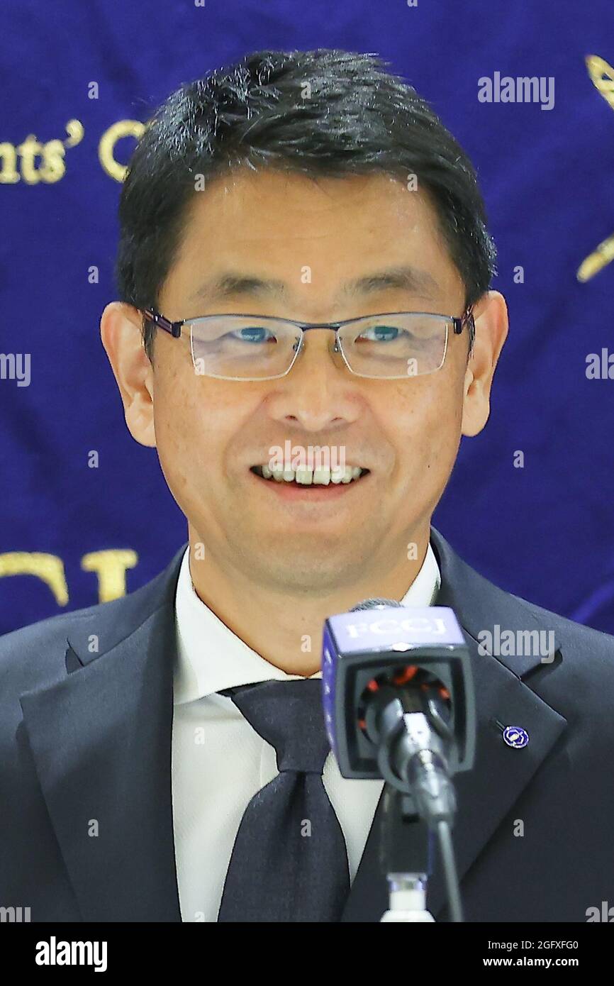 Tokyo, Giappone. 27 ago 2021. Osamu Okuda, Presidente e Amministratore Delegato di Chugai Pharmaceutical Co., Ltd. Ha tenuto una conferenza stampa presso il Foreign Corresponders' Club of Japan (FCCJ). Chugai, una filiale del produttore svizzero di droga Hoffmann-la Roche, ha il diritto di sviluppare e commercializzare il cocktail di anticorpi Lonavive in Giappone, sviluppato da Regeneron Pharmaceuticals e Roche, con sede negli Stati Uniti, per i pazienti affetti da COVID-19 il 27 agosto 2021 a Tokyo, Giappone. (Foto di Kazuki Oishi/Sipa USA) Credit: Sipa USA/Alamy Live News Foto Stock