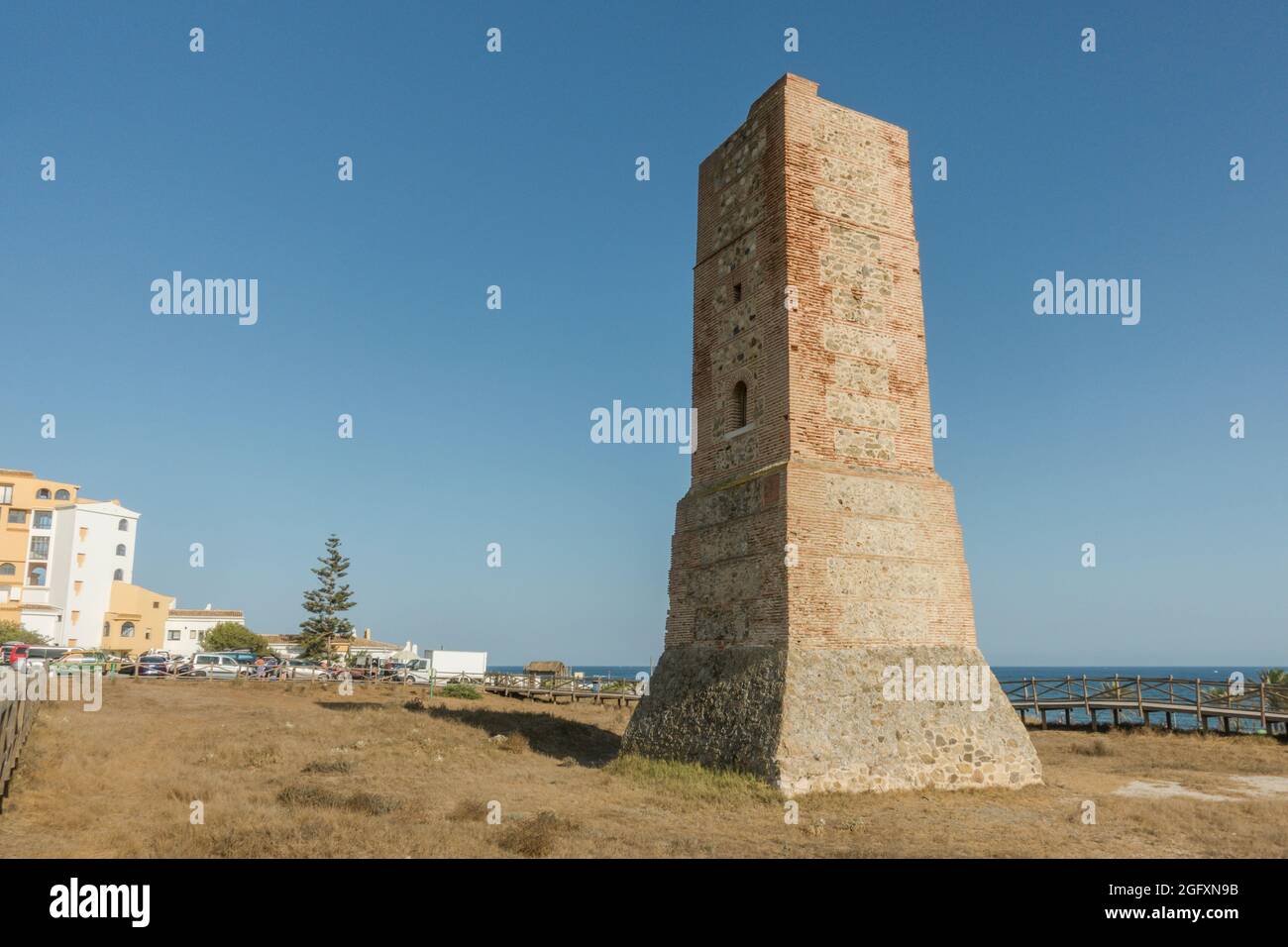 Moresco torre di vedetta, ladri Tower, a Cabopino spiaggia vicino a Marbella, Andalusia, Spagna. Foto Stock