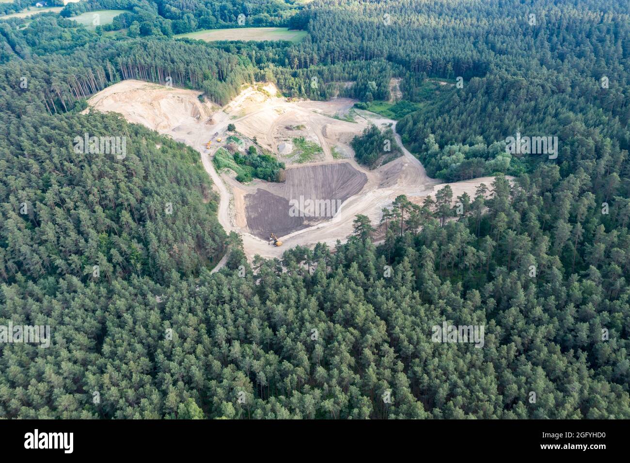 Veduta aerea di una fossa di ghiaia vicino al fiume Elbe ad ovest di Hitzacker, Germania Foto Stock