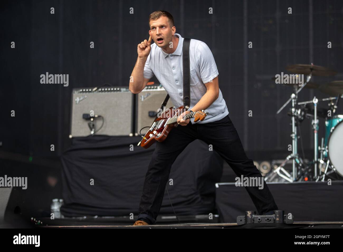 Leeds , Regno Unito. 27 ago 2021, Joff Oddie chitarrista con Wolf Alice al Leeds Festival 2021 Bramham Park Credit: Jason Richardson/Alamy Live News Foto Stock