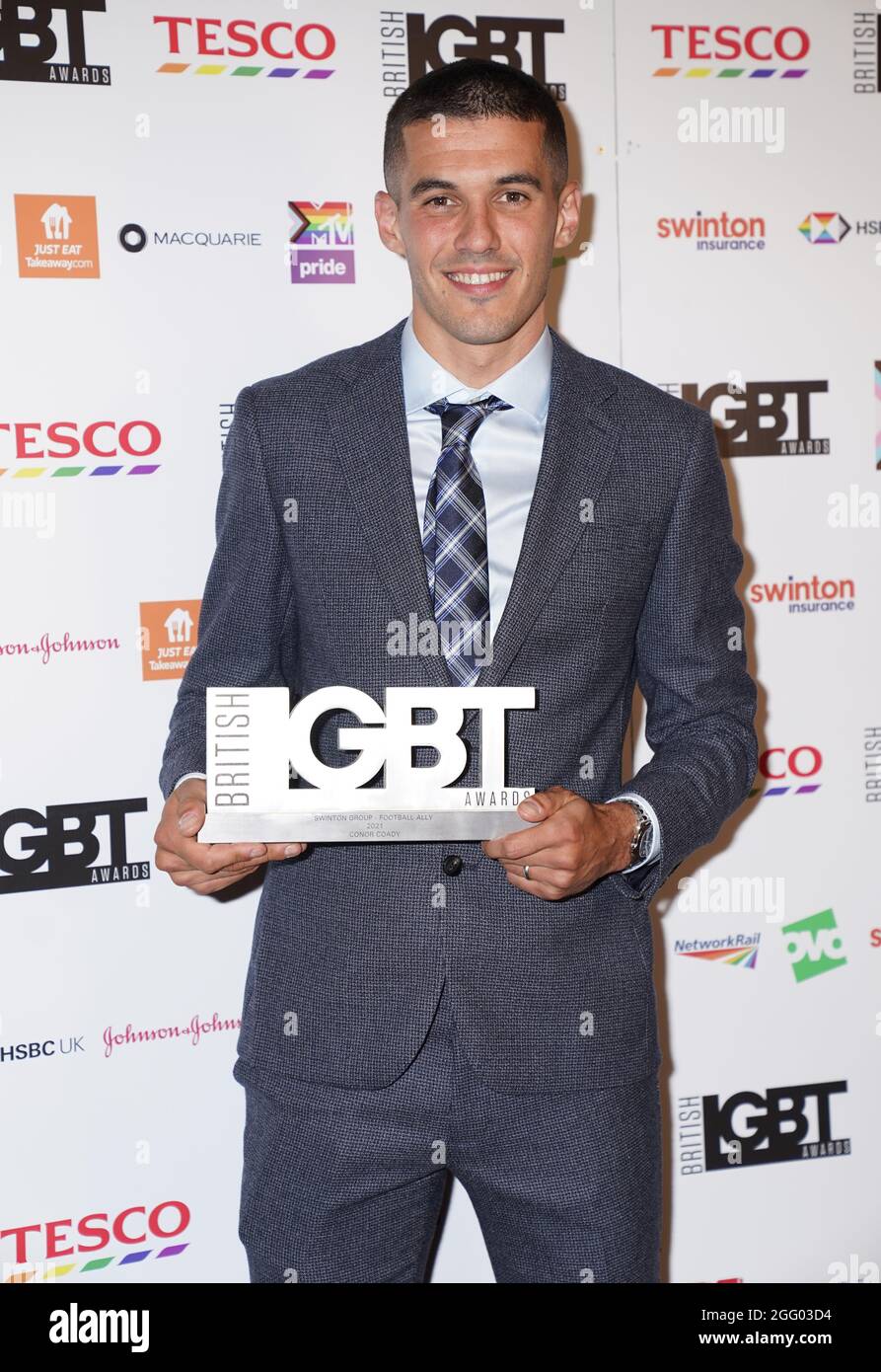 Inghilterra e Wolverhampton Wanderers, calciatore Conor Coady, con il suo premio di alleato calcistico al British LGBT Awards 2021 alla Brewery di Londra. Data foto: Venerdì 27 agosto 2021. Foto Stock