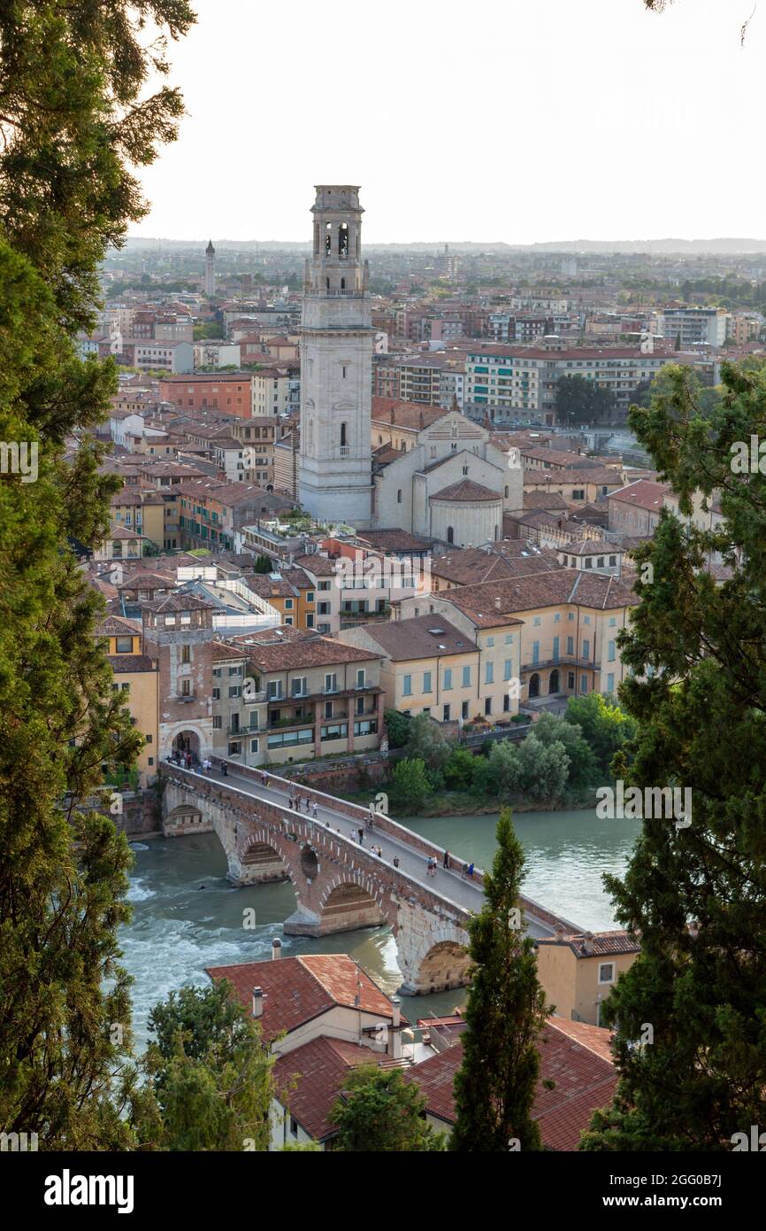 Verona in Veneto, Italia, con 259,610 abitanti. È uno dei sette capitali  provinciali della regione. È il più grande comune cittadino della Th Foto  stock - Alamy