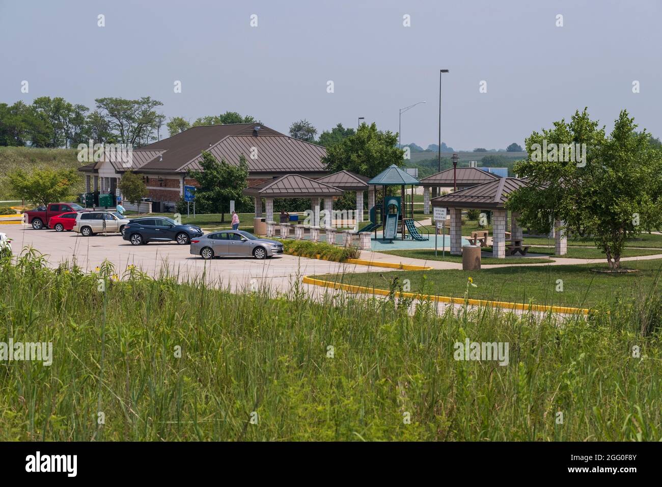 Missouri Welcome Center, autostrada i-35. Prarie Grassland in primo piano. Foto Stock