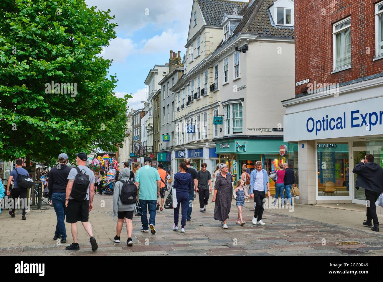 Shopping a Gentleman's Walk Norwich Foto Stock