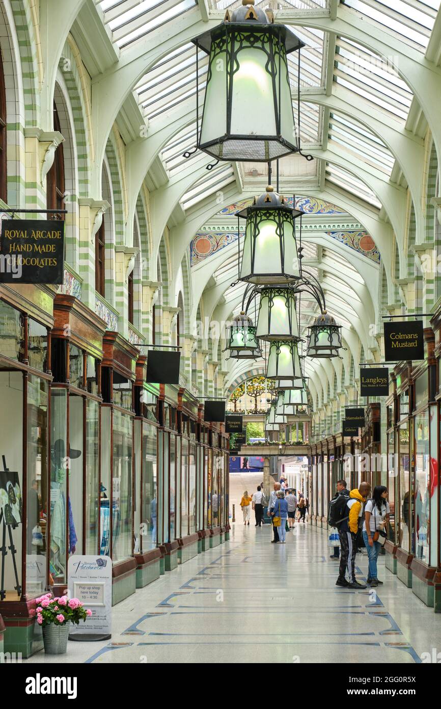 All'interno della Royal Arcade di Norwich Foto Stock