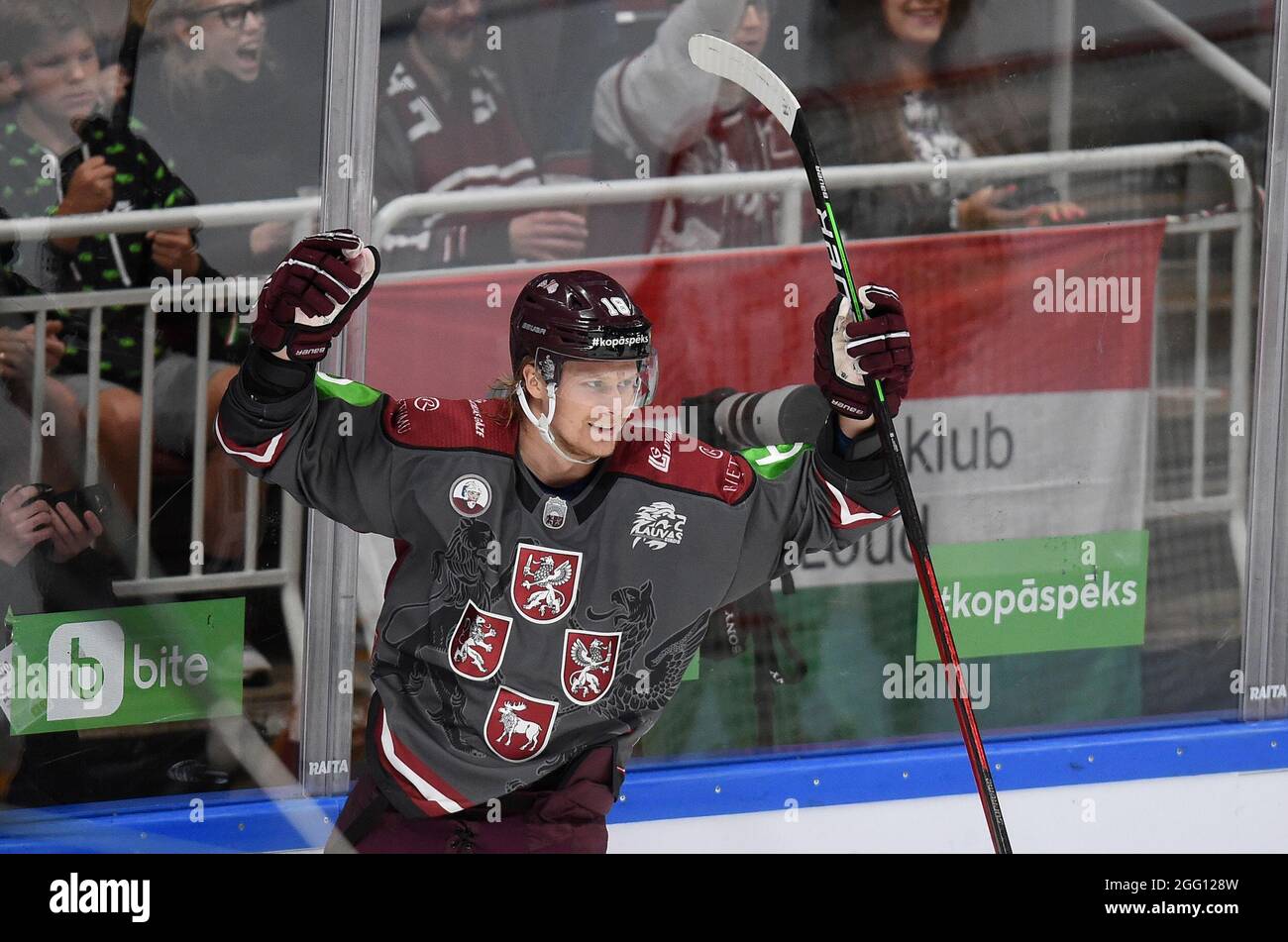 Riga, Lettonia. 27 ago 2021. Rodrigo Abols, in Lettonia, festeggia durante una partita tra Lettonia e Ungheria al torneo di qualificazione olimpica di riga, Lettonia, 27 agosto 2021. Credit: Edijs Palens/Xinhua/Alamy Live News Foto Stock