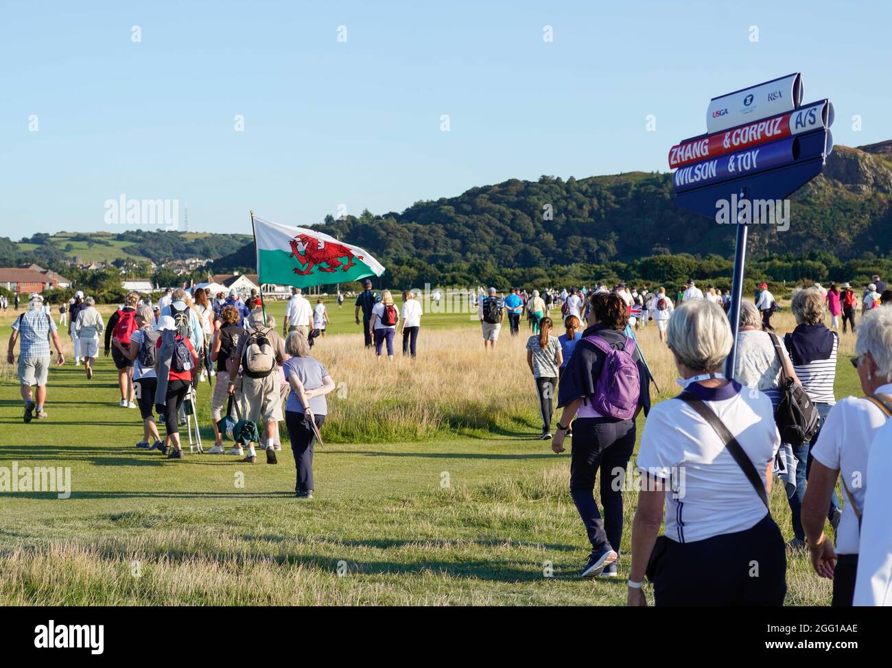 L'ultima partita della giornata va giù il 18 durante la Curtis Cup Day 1 2021 - Fourballs pomeriggio al Conwy Golf Club, Conwy, Galles il 26/8/21 . (Ste Foto Stock