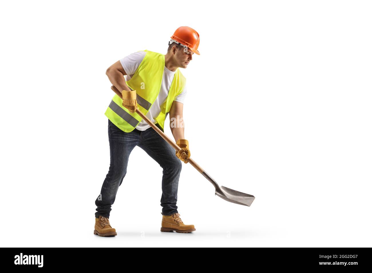 Lavoratore di costruzione con un gilet e un hardhat utilizzando una pala isolato su sfondo bianco Foto Stock