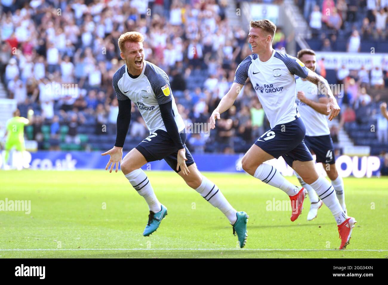 Preston North End's Darnell Fisher festeggia il suo primo gol durante la partita del campionato Sky Bet al Deepdale Stadium di Preston. Data foto: Sabato 28 agosto 2021. Foto Stock