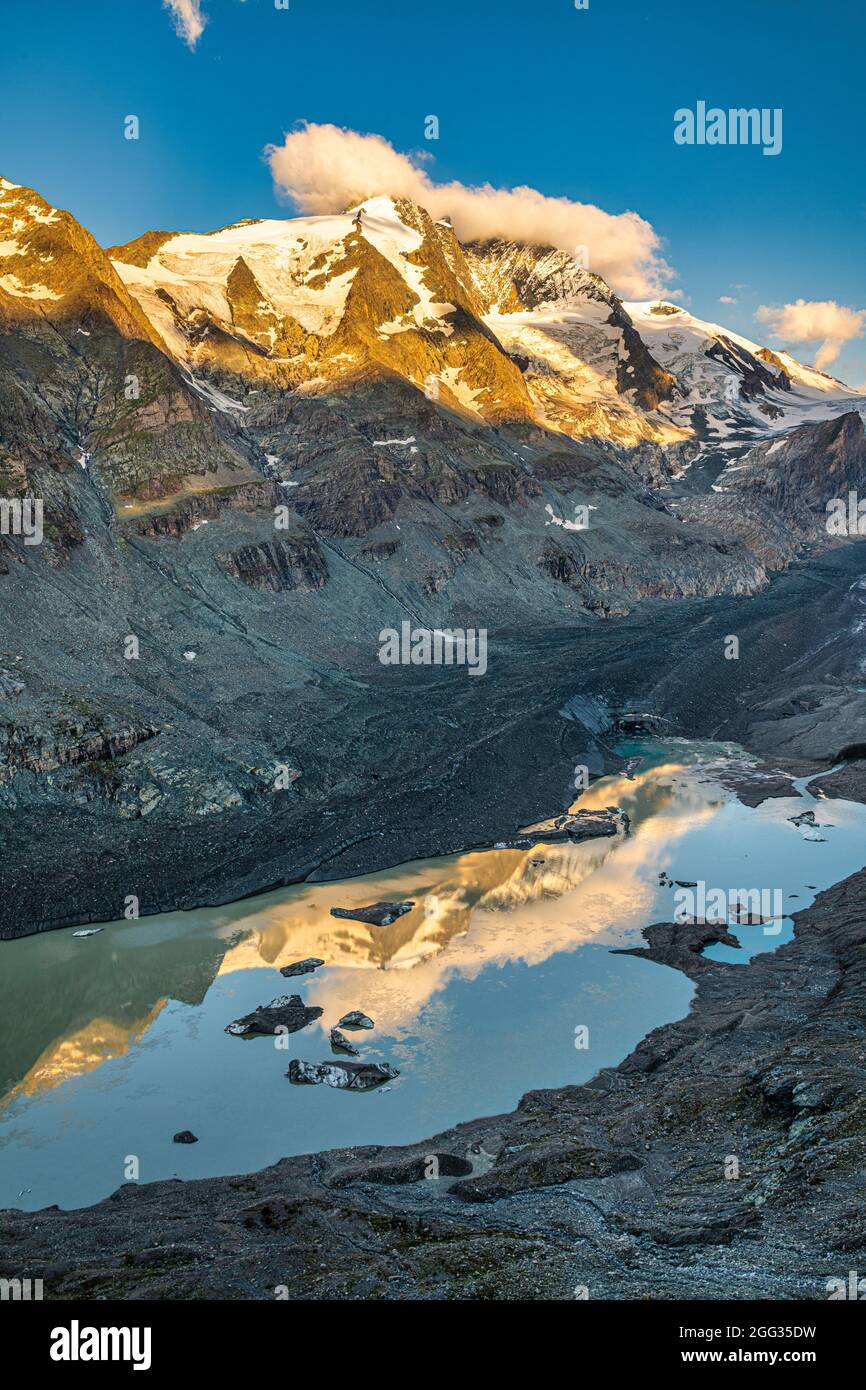 Un'alba mozzafiato sul Grossglockner e sul ghiacciaio Pasterze nel National Parl Hohe tauern, Austria Foto Stock