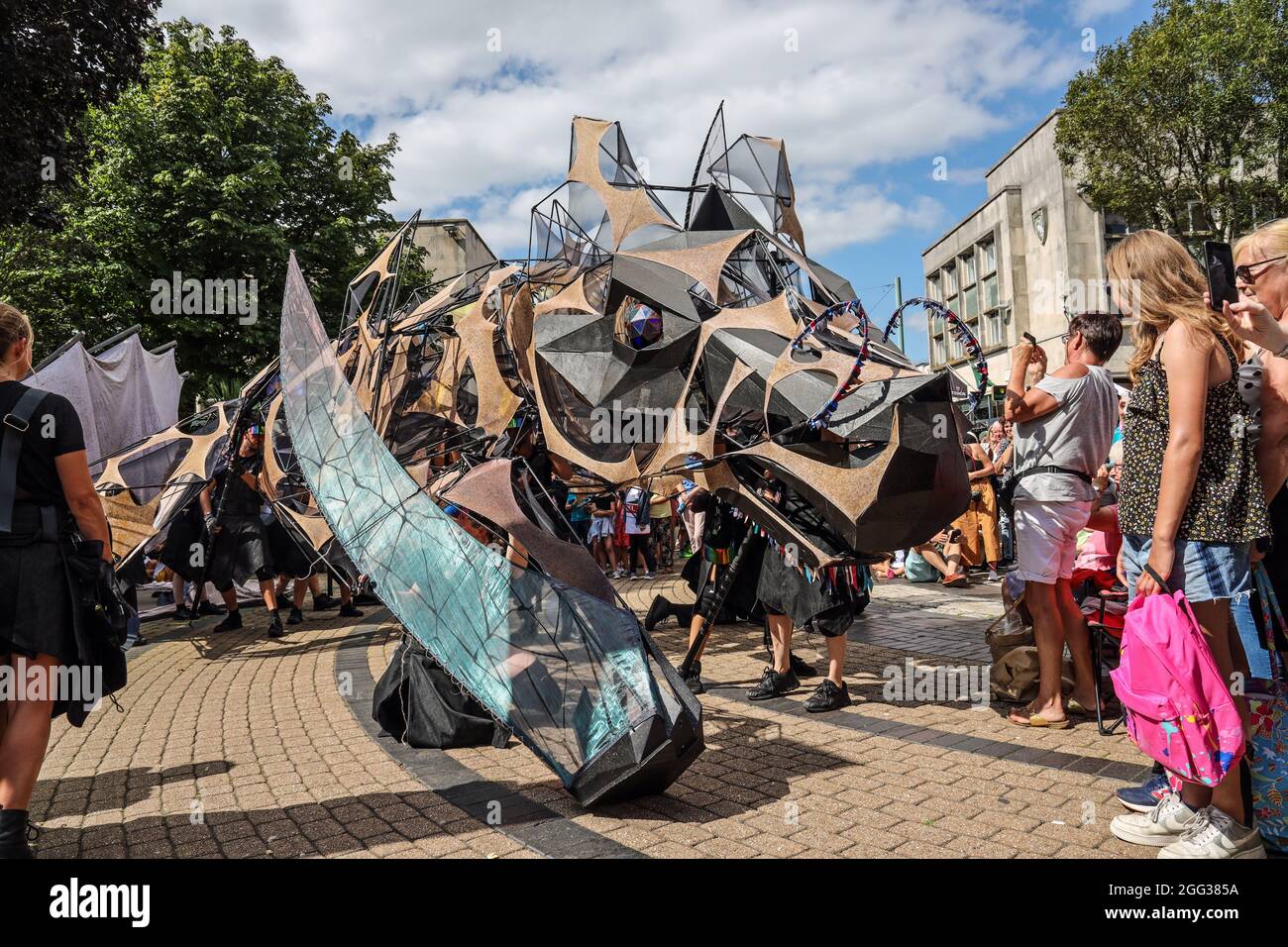 L'Hatchling a Place De Brest nel centro di Plymouth poco dopo la schiusa. Riapparirà per la Paginadi del Giubileo nel giugno 2022 Foto Stock