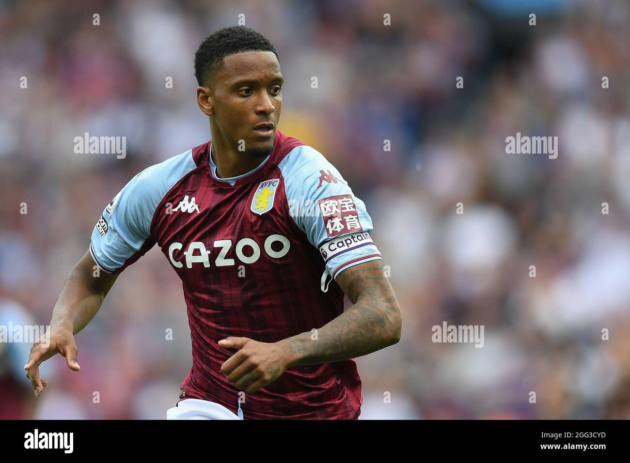 Ezri Konsa #4 di Aston Villa durante il gioco Foto Stock