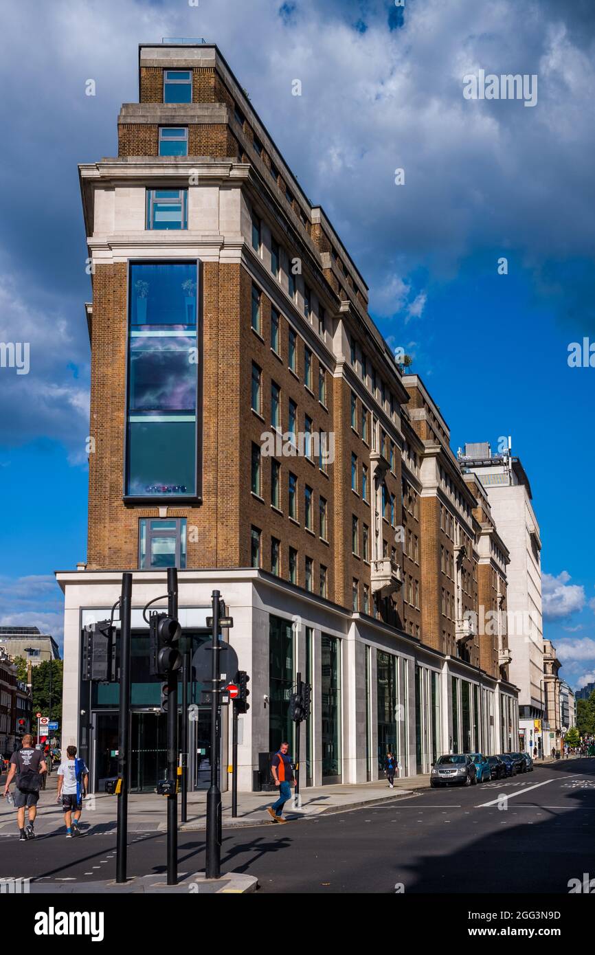 The Bloomsbury Building 10 Bloomsbury Way London. Un edificio ristrutturato del Ministero della Difesa degli anni '40, gli architetti BuckleyGreyYeoman 2015. Foto Stock