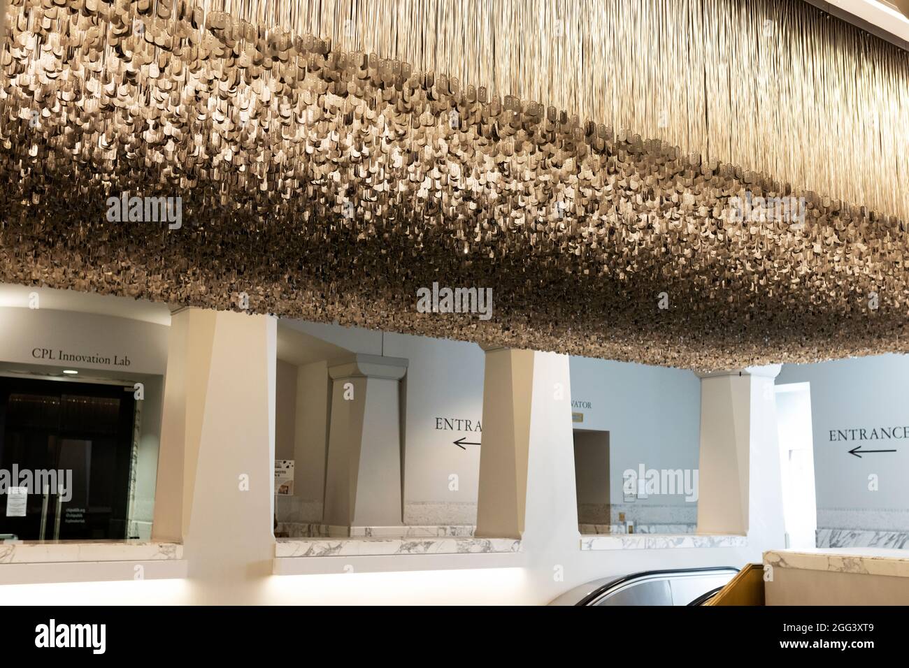 Al di sopra e al di là, un'installazione d'arte che celebra le vittime della guerra del Vietnam, in mostra all'Harold Washington Library Center di Chicago, Illinois, USA. Foto Stock